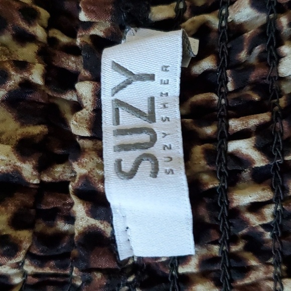 Suzy Shier Cheeter Print Cropped Cami Top with Ruched Back and ruffled hem - Picture 9 of 13